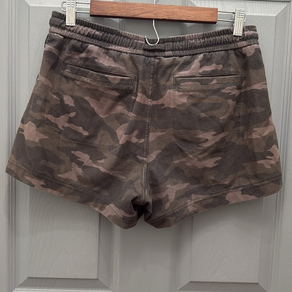 Athleta Farallon Short Camo - Picture 5 of 7